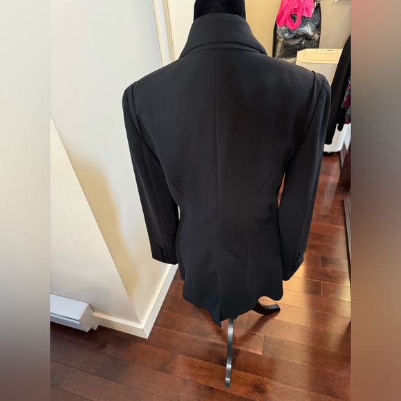 🟢LE CHATEAU sized small peplum black blazer. 🟢 - Picture 14 of 14